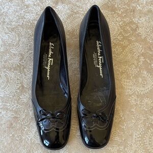 Salvatore Ferragamo Leather Kitten Heel Patent Rounded Toe Pumps Bow Luxury